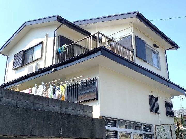 木更津市清見台にて「屋根塗装+パーフェクトトップによるモルタル外壁塗装工事」で美観を回復